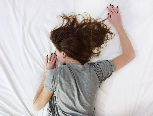7 conseils pour optimiser votre sommeil, y compris la thérapie par la lumière rouge 