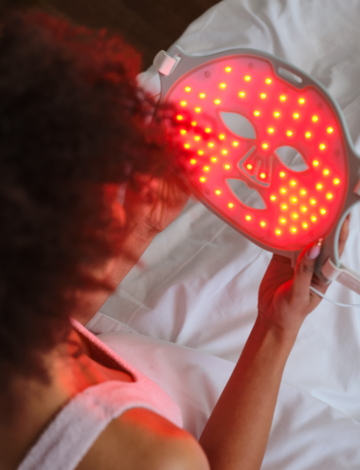 The Kala Red Light Face Mask uses medical-grade LED therapy to rejuvenate and refresh your skin.