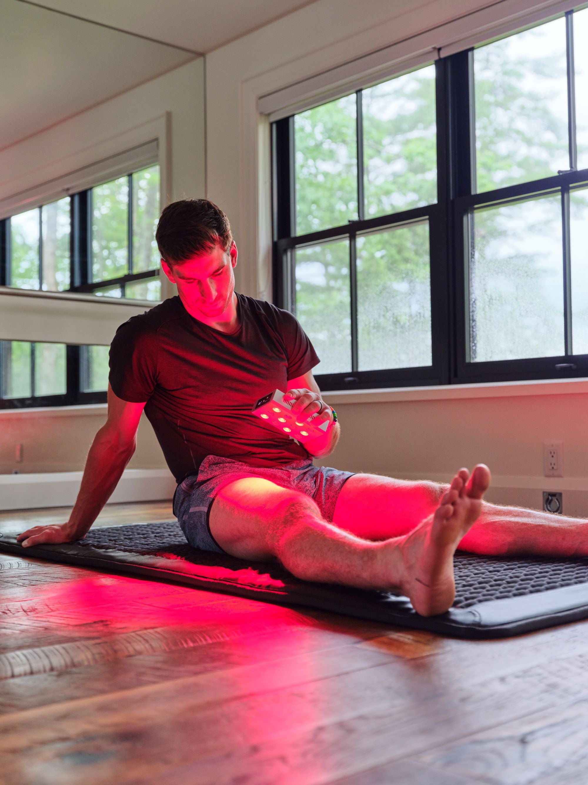 The Kala Red Light Mini 2.0 delivers medical-grade red and near-infrared therapy in a compact, travel-ready design.