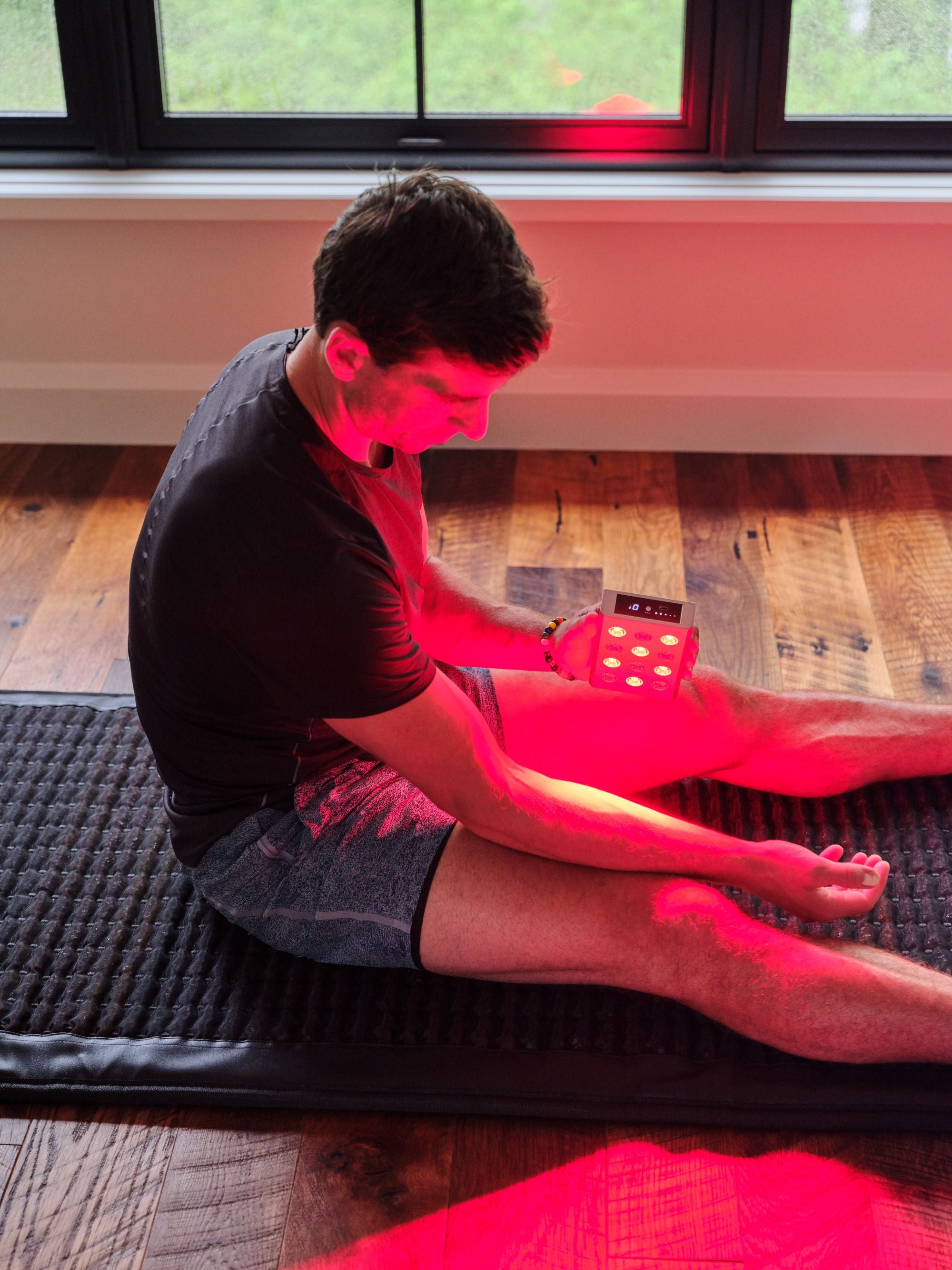 The Kala Red Light Mini 2.0 delivers medical-grade red and near-infrared therapy in a compact, travel-ready design.