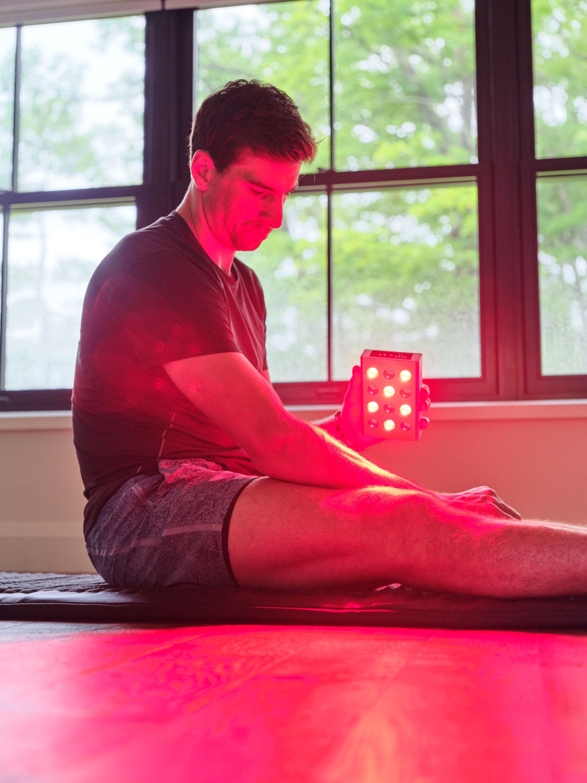 The Kala Red Light Mini 2.0 delivers medical-grade red and near-infrared therapy in a compact, travel-ready design.